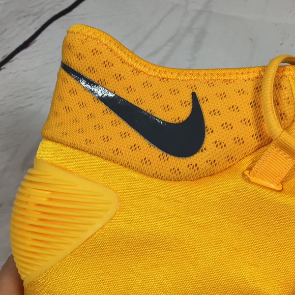 Nike hyperrev sneaker basketball shoe - Picture 5 of 8
